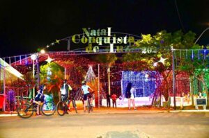 Conquista: Lagoa das Bateias se veste de luz e magia para o Natal no início da noite deste domingo