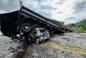Urgente: Foi preso no ES o motorista da carreta envolvida na morte de 41 pessoas na BR-116 em Teófilo Otoni