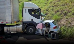 Urgente: Acidente entre carro e carreta na BR-116 deixou três mortos. Todas a vítimas eram da mesma família