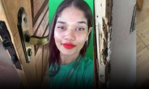 Família aflita: Larissa, de 25 anos, desapareceu após casa ser arrombada e invadida. Mãe foi morta em novembro