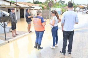 Conquista: PMVC presta assistência a famílias desalojadas pelas chuvas e realiza desobstrução em vias e canais