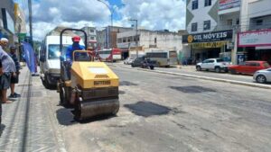 Prefeitura de Vitória da Conquista aproveita tempo firme e retoma Operação Tapa-Buraco nas ruas da cidade