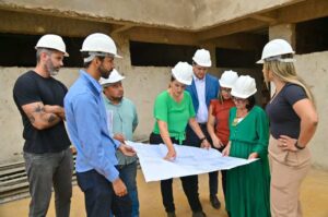 Conquista: Prefeita Sheila Lemos vistoria obras de construção das unidades de saúde Régis Pacheco e João Melo Filho