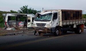Tragédia na Bahia: Criança está entre o 6 mortos na colisão entre e caminhão na Bahia. Novas informações