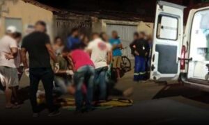 Região de Conquista: Motociclista fica ferida ao perder controle da moto e é levada ao hospital, nesta noite