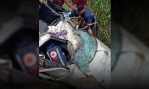 Urgente: Vídeo mostra resgate dos sobreviventes de capotamento nesta manhã, na BA-263 perto de Itambé