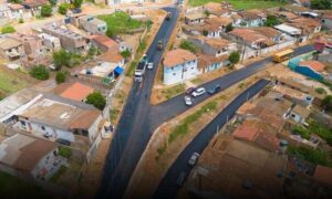 Cidade: Prefeitura de Vitória da Conquista vistoria fase final da pavimentação no bairro Alto do Panorama
