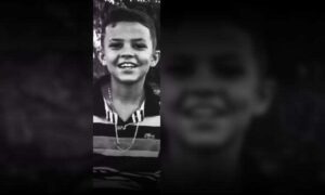 Tragédia no Sudoeste: Motoqueiro empina moto e atinge criança de 8 anos e idoso em Caetité. O menino morreu