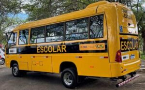 Prefeitura Municipal de Vitória da Conquista recebe mais um ônibus escolar e frota própria chega a 48 veículos