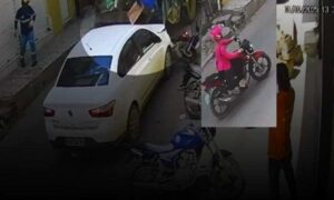 Trágico: Vídeo mostra motociclista morrendo prensada por carro, contra caminhão de lixo, na região da Lapa