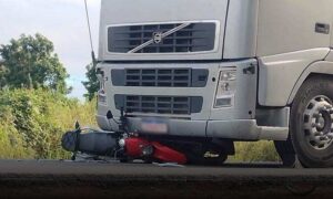 Novas informações: Carreta quase passou por cima de ocupantes de motocicleta, no Anel Viário de Vitória da Conquista
