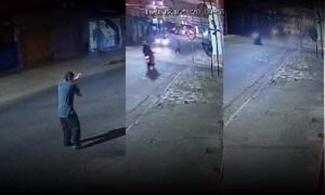 VÍDEO: Veja o momento em que andarilho é atropelado por motoqueiro nesta noite em Vitória da Conquista