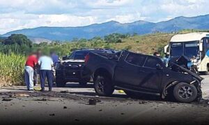 Urgente: Fuga policial termina em tragédia na BA-263. Motorista morre após colisão com micro-ônibus