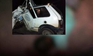 Trágico: Motorista perde controle do carro, invade pista contrária e morre atingido por carreta, nesta noite