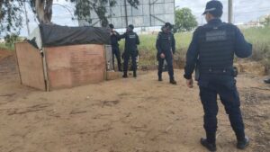 Conquista: PMVC e Guarda Municipal retiram barracos vazios localizados na Lagoa das Bateias e na Avenida Integração