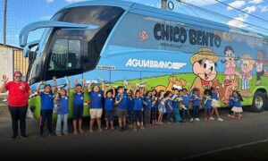 Crianças vivem a magia do cinema pela primeira vez em Vitória da Conquista com apoio da Águia Branca