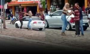 VÍDEO: Carregador e mulher trans batem boca e vão às vias de fato, no centro de Vitória da Conquista