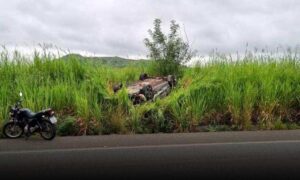 Urgente próximo à Conquista: Carro capotou no início desta tarde na BA-263. Saiba o estado dos ocupantes