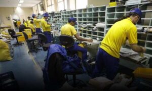 Consequência: “Taxa das blusinhas” diminuiu demanda por entregas e causou R$ 2,2 bi de prejuízo aos Correios