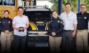 BR-116: Delegacia da PRF em Vitória da Conquista recebe nova viatura, fruto de emenda do deputado federal Léo Prates