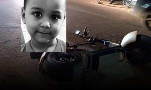 Trágico: Menino de 4 anos morre após motocicleta elétrica cair sobre ele na porta de casa. Familiares estão em choque