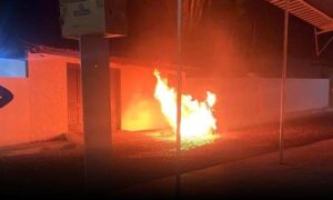 Sudoeste: Prefeito de Botuporã tem carro incendiado na porta de casa. Polícia investiga possível crime político
