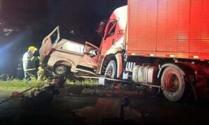 Urgente: Acidente entre carreta e van deixou 9 mortos nesta noite, próximo à divisa entre Minas Gerais e Bahia