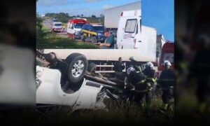 Urgente: Homem morreu após caminhonete capotar nesta manhã na BR-116. PRF, Bombeiros, SAMU e DPT no local
