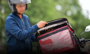 IBGE: Brasil tem 32,5 milhões de pessoas trabalhando sem CNPJ e sem carteira de trabalho, diz levantamento
