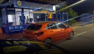 Região: Polícia Rodoviária Federal recupera veículo roubado, durante fiscalização na rodovia BR-116