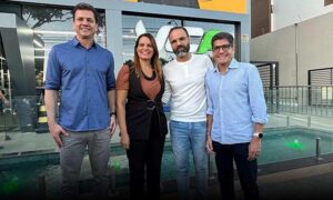 Em Conquista, ex-prefeito ACM Neto busca saber mais detalhes sobre a “Vila do Servidor” com a VCA Construtora