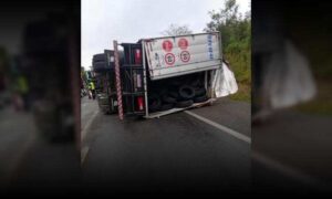 Atenção: Grave acidente com carreta travou o trânsito nessa manhã na BR-116, trecho de Vitória da Conquista