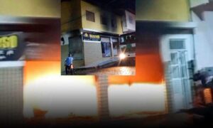 Atenção: Lanchonete foi completamente consumida pelo fogo na madrugada desta segunda. Defesa Civil pode interditar o imóvel