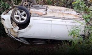 Urgente: Carro sai da pista e capota na manhã deste domingo, na rodovia que liga Vitória da Conquista à Barra do Choça