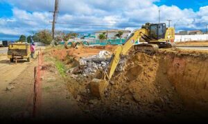 Conquista: PMVC inicia nova etapa de requalificação da Avenida Brumado, com limpeza e escavação no canal pluvial