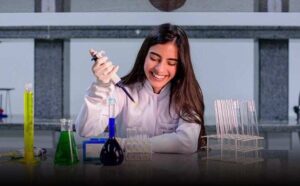 Seu futuro em uma fórmula de sucesso: Vem conhecer o curso de Farmácia da FAINOR, em Vitória da Conquista