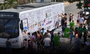 FOTOS: Avenida movimentada de Vitória da Conquista recebe “Ônibus de pintar” e clima do Festival com o Universo VCA