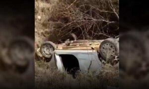 Atenção: Carro levando mãe e filha fica sem controle, sai da pista e capota neste final de tarde na BR-116