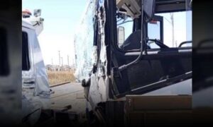 Conquista: Grave acidente entre ônibus coletivo e caminhão guincho é registrado na Avenida Perimetral