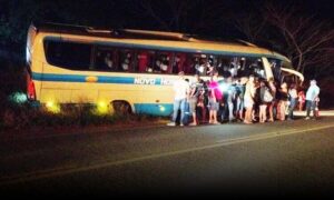 Atenção: Passageiros de ônibus intermunicipal passaram por um grande susto na noite desta terça-feira