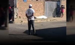VÍDEO: Imagens mostram local onde Paulinho foi assassinado, nesta tarde no bairro Vila América em Vitória da Conquista