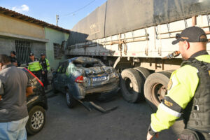 Conquista: Novas imagens mostram estrago em residências no Alto Maron, provocado por carreta desgovernada
