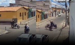 VÍDEO: Imagens mostram grave acidente entre duas motocicletas no bairro Brasil, em Vitória da Conquista