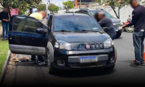 Brutal: Criminosos abordam carro e executam motorista na frente da esposa. Baleada, mulher foi socorrida em estado gravíssimo