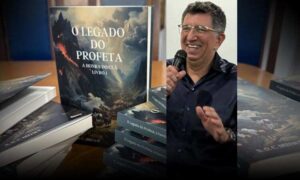 FOTOS: Escritor e advogado Natanael do Carmo lança o 1º livro da trilogia “A Honra do Clã”, na Academia Conquistense de Letras