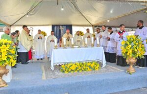 FOTOS: Vitória da Conquista celebra padroeira do Brasil com missa na Paróquia Nossa Senhora Aparecida neste domingo