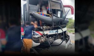 Atenção: Ônibus com torcedores se envolve em grave acidente nesta tarde na BR-116, perto de Poções