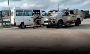 Atenção: Mulher acusada de estelionato é presa na BR-116 após deixar Vitória da Conquista em uma van
