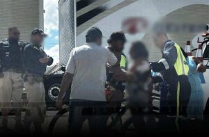 Atenção: Casal age rápido e salva mulher que tentou pular na frente de carreta no Anel Viário de Conquista