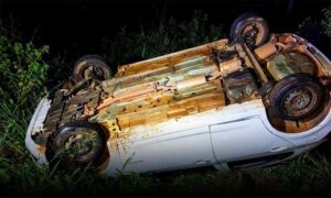 VÍDEO: Carro com vários ocupantes sai da pista e capota nesta noite perto de Itambé. Saiba o estado das vítimas